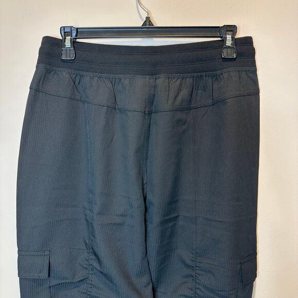 NWT Avalanche Valley Cargo Capri Pants Womens Small Black High Waisted Pockets - Picture 4 of 12